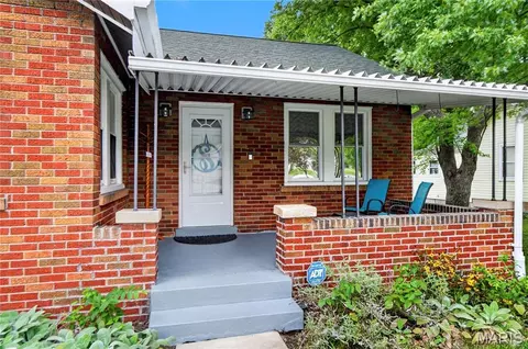 Exterior - 3215 Fee Fee Rd, Bridgeton, MO 63044 photo 3 of 4