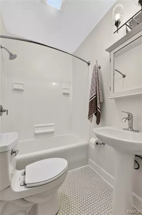 Bath - 3215 Fee Fee Rd, Bridgeton, MO 63044 photo 2 of 2