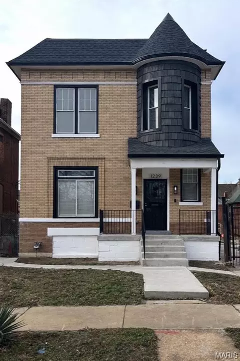 1239 Clara Ave, Saint Louis, MO 63112