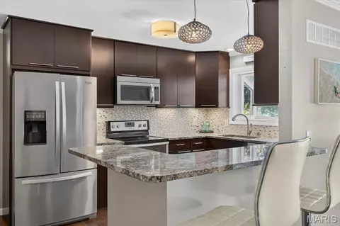 Kitchen - 306 Portwind Pl, Ballwin, MO 63021 photo 3 of 5
