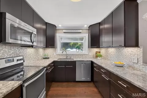 Kitchen - 306 Portwind Pl, Ballwin, MO 63021 photo 1 of 5