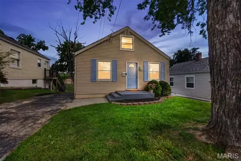1015 S 6th St, Saint Charles, MO 63301