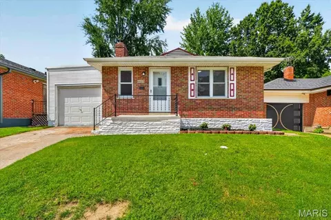 6623 Kenwood Dr, Saint Louis, MO 63121