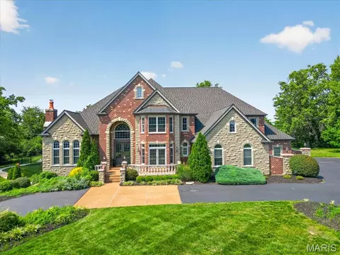 33 Chapel Hill Ests, Saint Louis, MO 63131