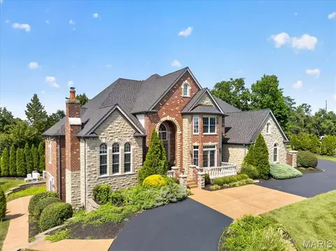 33 Chapel Hill Ests, Saint Louis, MO 63131