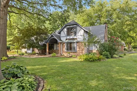 5 Pinebrook Ct, Edwardsville, IL 62025
