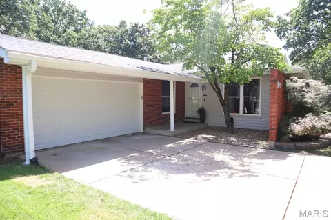Exterior - 672 Towerwood Dr, Ballwin, MO 63021 photo 2 of 8