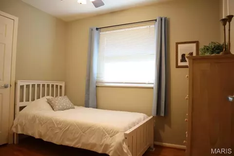 Bedroom - 672 Towerwood Dr, Ballwin, MO 63021 photo 6 of 8