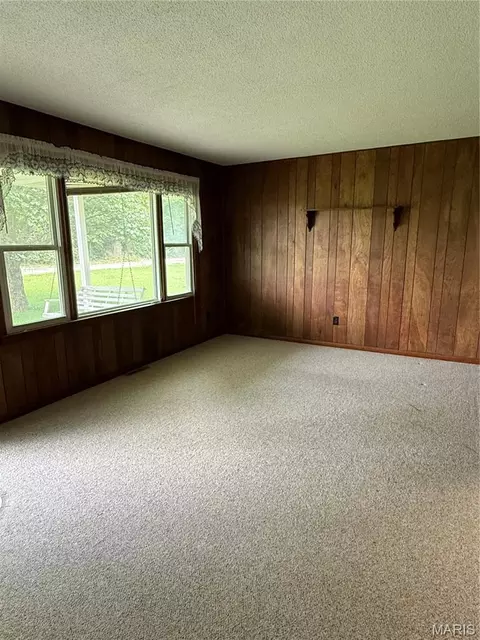 Living - 12376 Biram Dr, Plato, MO 65552 photo 2 of 2