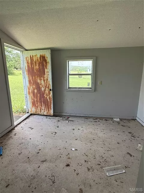 Bedroom - 12376 Biram Dr, Plato, MO 65552 photo 3 of 3