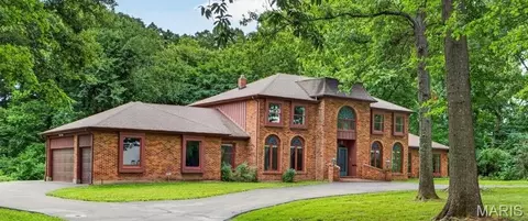 1940 Windmoor Pl, Saint Louis, MO 63131