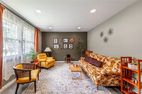 Living - 908 Odus Dr, Jackson, MO 63755 photo 1 of 2