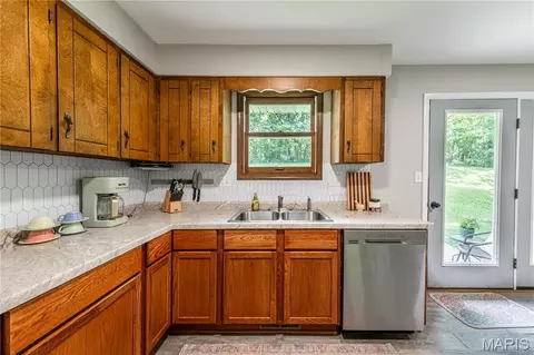 Kitchen - 908 Odus Dr, Jackson, MO 63755 photo 2 of 2