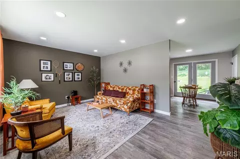 Living - 908 Odus Dr, Jackson, MO 63755 photo 2 of 2