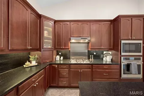 Kitchen - 417 Marbleton Cir, O'fallon, IL 62269 photo 4 of 5