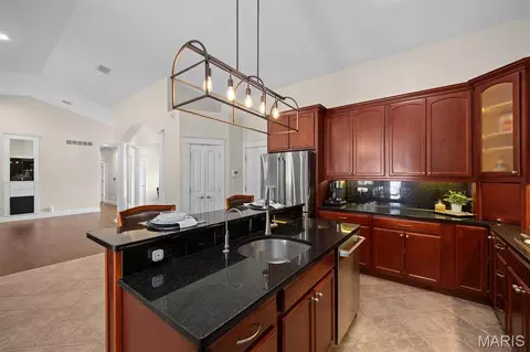 Kitchen - 417 Marbleton Cir, O'fallon, IL 62269 photo 2 of 5