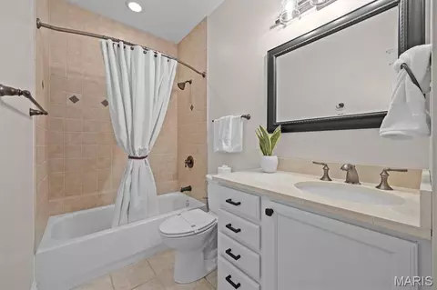 Bath - 417 Marbleton Cir, O'fallon, IL 62269 photo 1 of 4