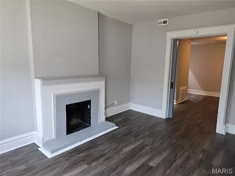 Living - 548 Eiler St, Saint Louis, MO 63111 photo 5 of 9