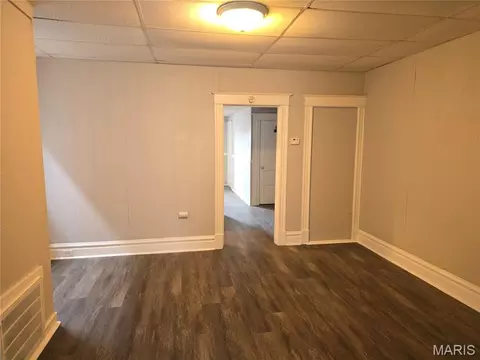 Living - 548 Eiler St, Saint Louis, MO 63111 photo 1 of 9