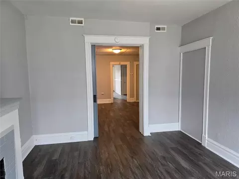 Living - 548 Eiler St, Saint Louis, MO 63111 photo 4 of 9