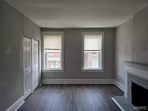 Living - 548 Eiler St, Saint Louis, MO 63111 photo 3 of 9