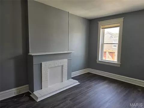 Living - 548 Eiler St, Saint Louis, MO 63111 photo 8 of 9