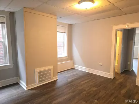 Living - 548 Eiler St, Saint Louis, MO 63111 photo 2 of 9