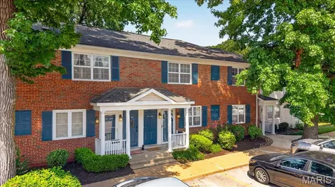 9194 Wrenwood Ln, Brentwood, MO 63144