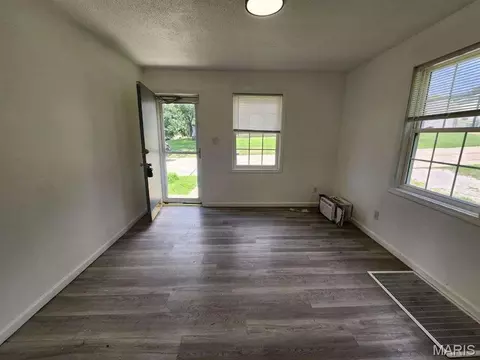 Living - 3966 Kleinschmidt Anx, Arnold, MO 63010 photo 3 of 3