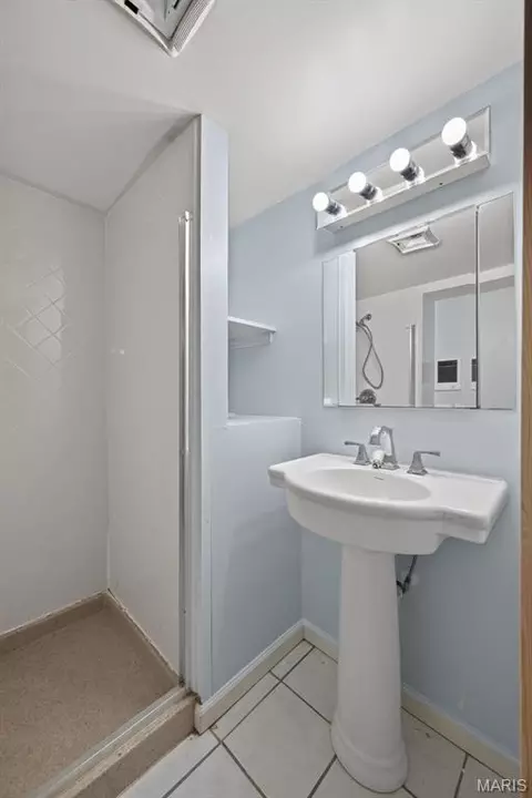 Bath - 23443 Forest Haven Dr, Wright City, MO 63390 photo 6 of 7