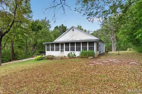 1765 Grothe Rd, Flint Hill, MO 63385