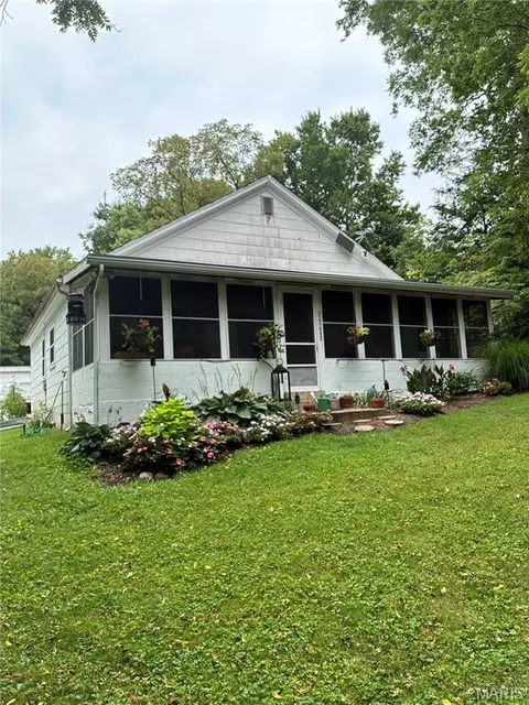 1765 Grothe Rd, Flint Hill, MO 63385