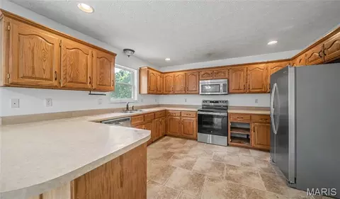 Kitchen - 162 Sawmill Rd, Saint Robert, MO 65584 photo 1 of 2
