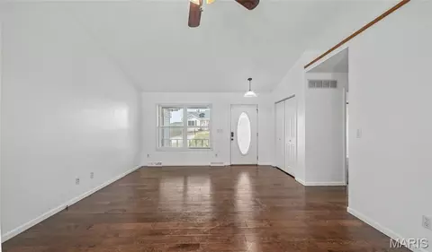 Living - 162 Sawmill Rd, Saint Robert, MO 65584 photo 1 of 2