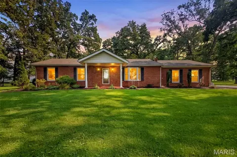 8861 Gilmore Lake Rd, Columbia, IL 62236