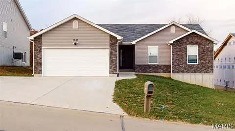 1387 Durham Dr, Herculaneum, MO 63048
