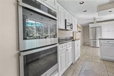 Kitchen - 480 Maymont Dr, Ballwin, MO 63011 photo 3 of 5