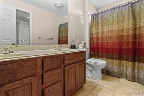 Bath - 480 Maymont Dr, Ballwin, MO 63011 photo 3 of 5