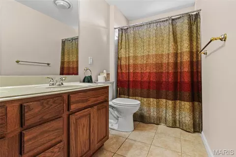 Bath - 480 Maymont Dr, Ballwin, MO 63011 photo 2 of 5