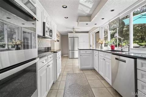 Kitchen - 480 Maymont Dr, Ballwin, MO 63011 photo 2 of 5