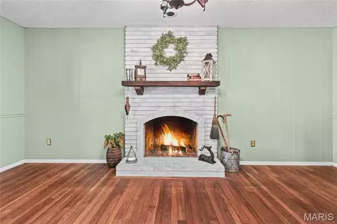 Living - 480 Maymont Dr, Ballwin, MO 63011 photo 4 of 5