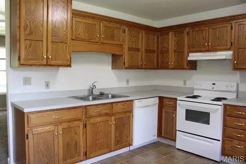 Kitchen - 500 Oak Leaf Ln, Mokane, MO 65059 photo 1 of 2