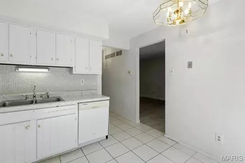 Kitchen - 2344 Hidden Meadow Ln, Ballwin, MO 63021 photo 3 of 3