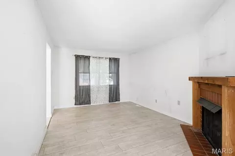 Living - 2344 Hidden Meadow Ln, Ballwin, MO 63021 photo 3 of 3
