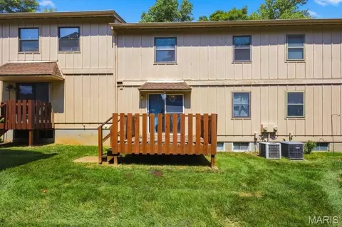 Exterior - 2344 Hidden Meadow Ln, Ballwin, MO 63021 photo 2 of 3