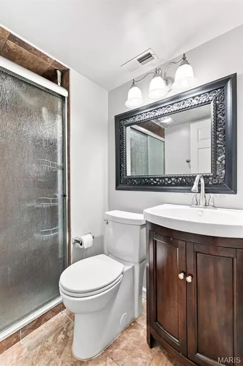 Bath - 341 Falcon Hill Dr, O'fallon, MO 63368 photo 3 of 3