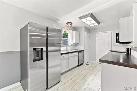 Kitchen - 341 Falcon Hill Dr, O'fallon, MO 63368 photo 2 of 3