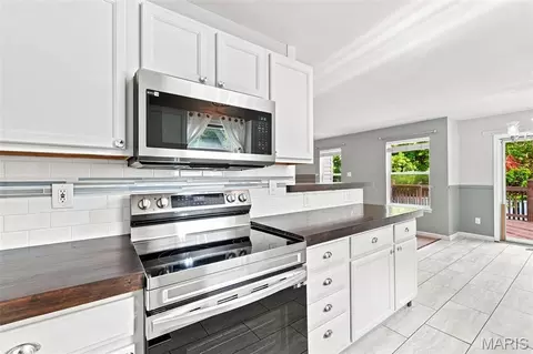 Kitchen - 341 Falcon Hill Dr, O'fallon, MO 63368 photo 3 of 3