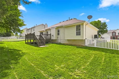 Exterior - 341 Falcon Hill Dr, O'fallon, MO 63368 photo 4 of 6
