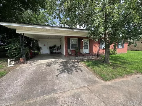 206 Russell Ave, Sikeston, MO 63801